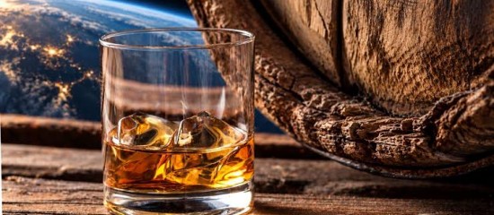 Invecchiamento cosmico: la Scozia e il Giappone lanciano il primo whisky in orbita  